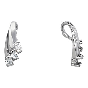 Elegant Three-Stone Diamond Pendant with 0.24 Carat Total Weight in SI1-SI2 G-H Quality