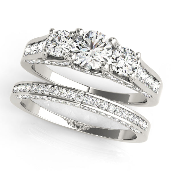 ENGAGEMENT RINGS 3 STONE ROUND - Image 3
