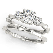 ENGAGEMENT RINGS 3 STONE ROUND - Image 3