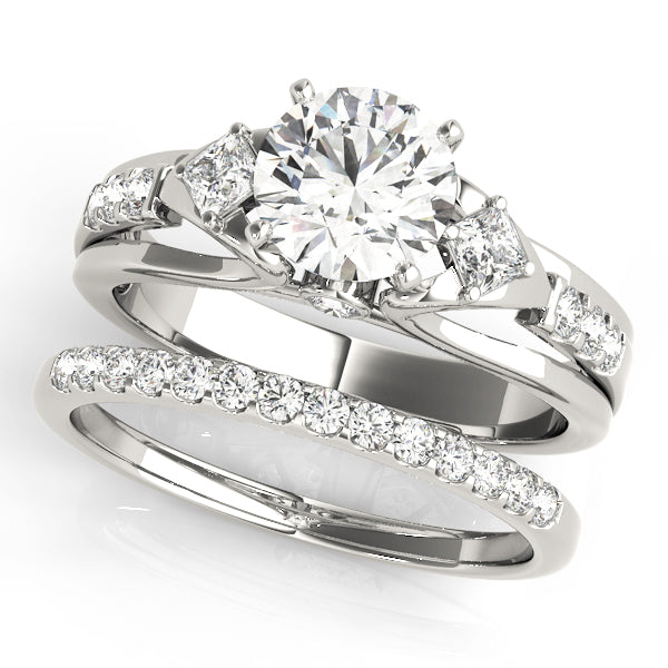 ENGAGEMENT RINGS 3 STONE ROUND - Image 7