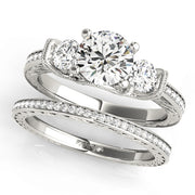ENGAGEMENT RINGS 3 STONE ROUND - Image 6