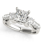 ENGAGEMENT RINGS 3 STONE ROUND - Image 2