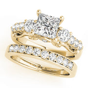 ENGAGEMENT RINGS 3 STONE ROUND - Image 7