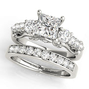 ENGAGEMENT RINGS 3 STONE ROUND - Image 9