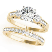 ENGAGEMENT RINGS 3 STONE ROUND - Image 4