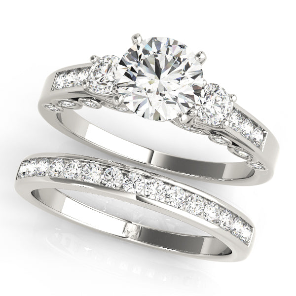 ENGAGEMENT RINGS 3 STONE ROUND - Image 10