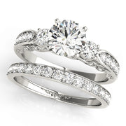 ENGAGEMENT RINGS 3 STONE ROUND - Image 7